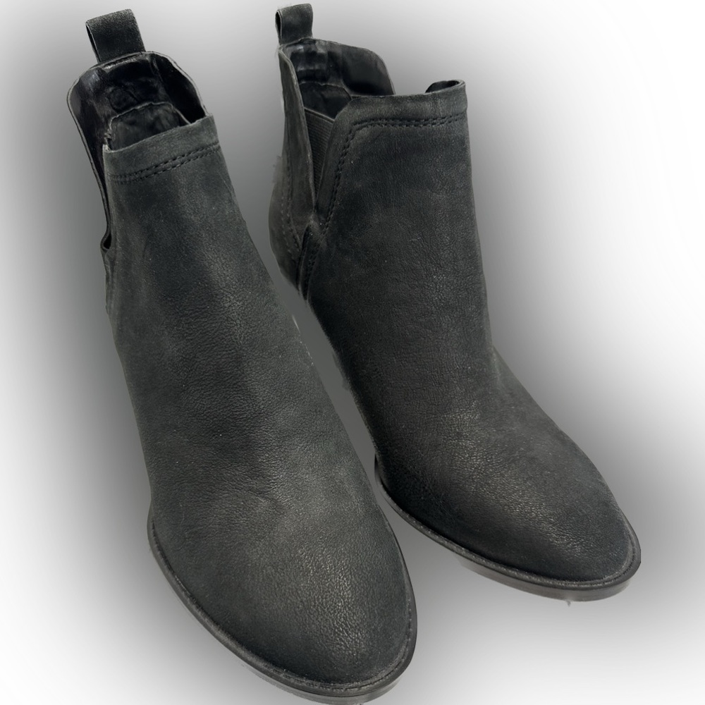 Vince Camuto booties black. Size 9